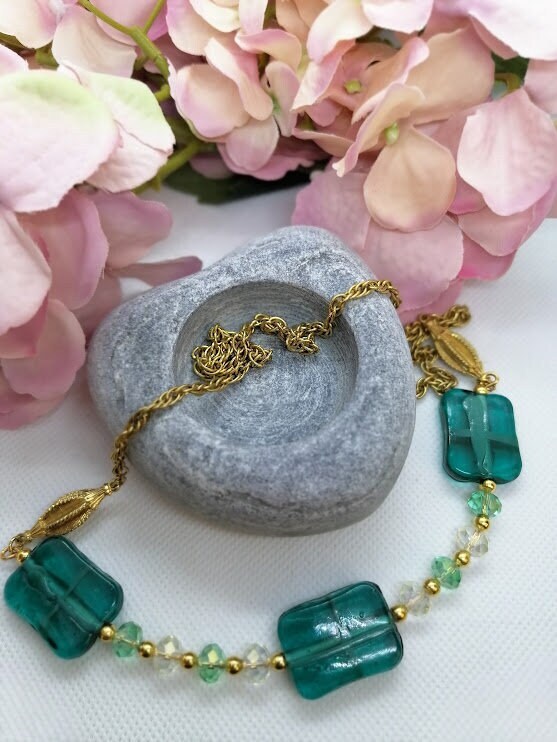 Green Glass Bead Half Moon Necklace – Unique Crescent Pendant Jewellery
