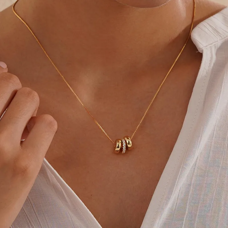 Gold Trilogy necklace.