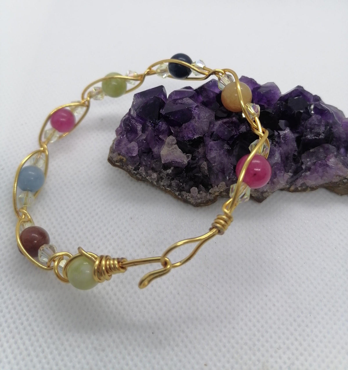 Wire wrapped bangle with Mixed agate (gold tone)