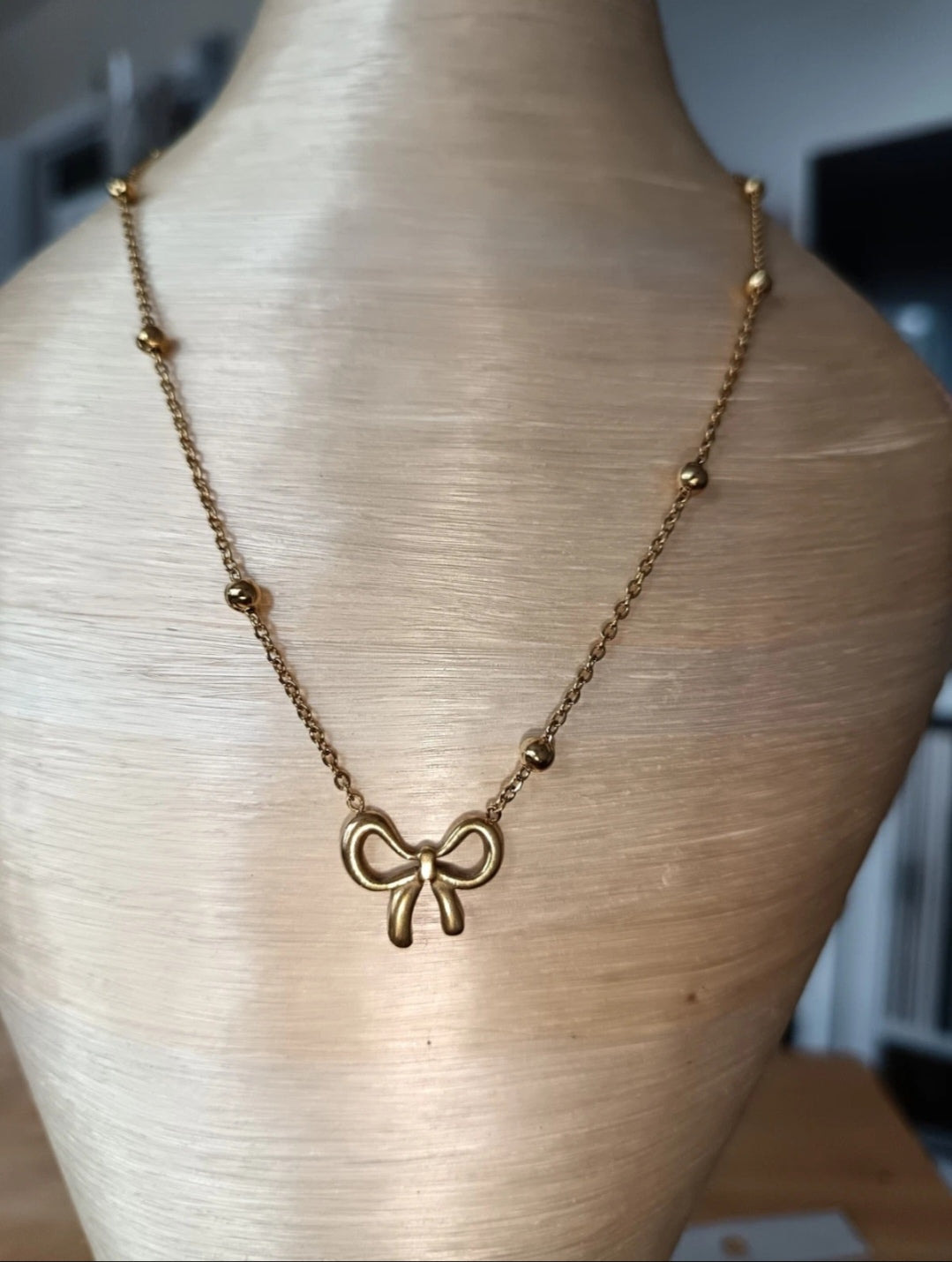 Gold Bow Pendant Necklace – Satellite Chain